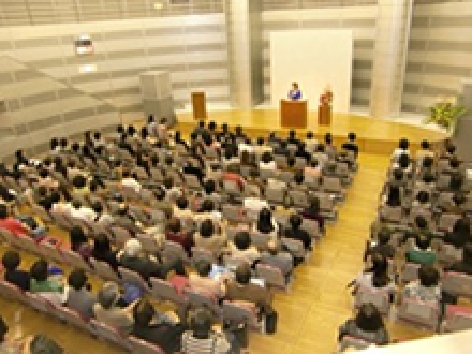 Aiko in front of large audience